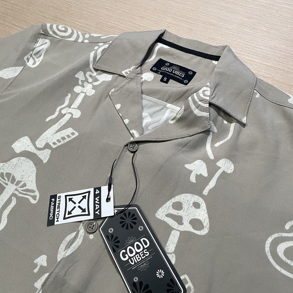 NWT‎ Men's Good Vibes By Drill Hawaiian Resort Shirt Mushrooms Beige Size S